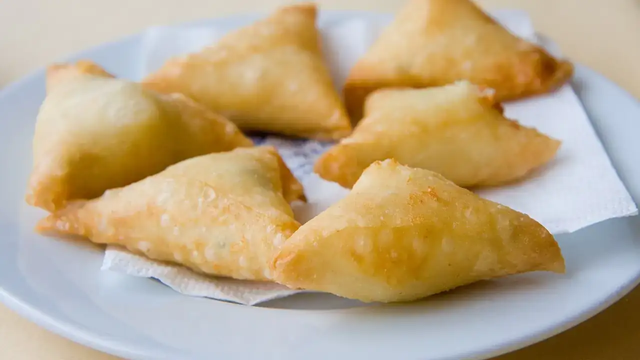 Fried pastry triangles